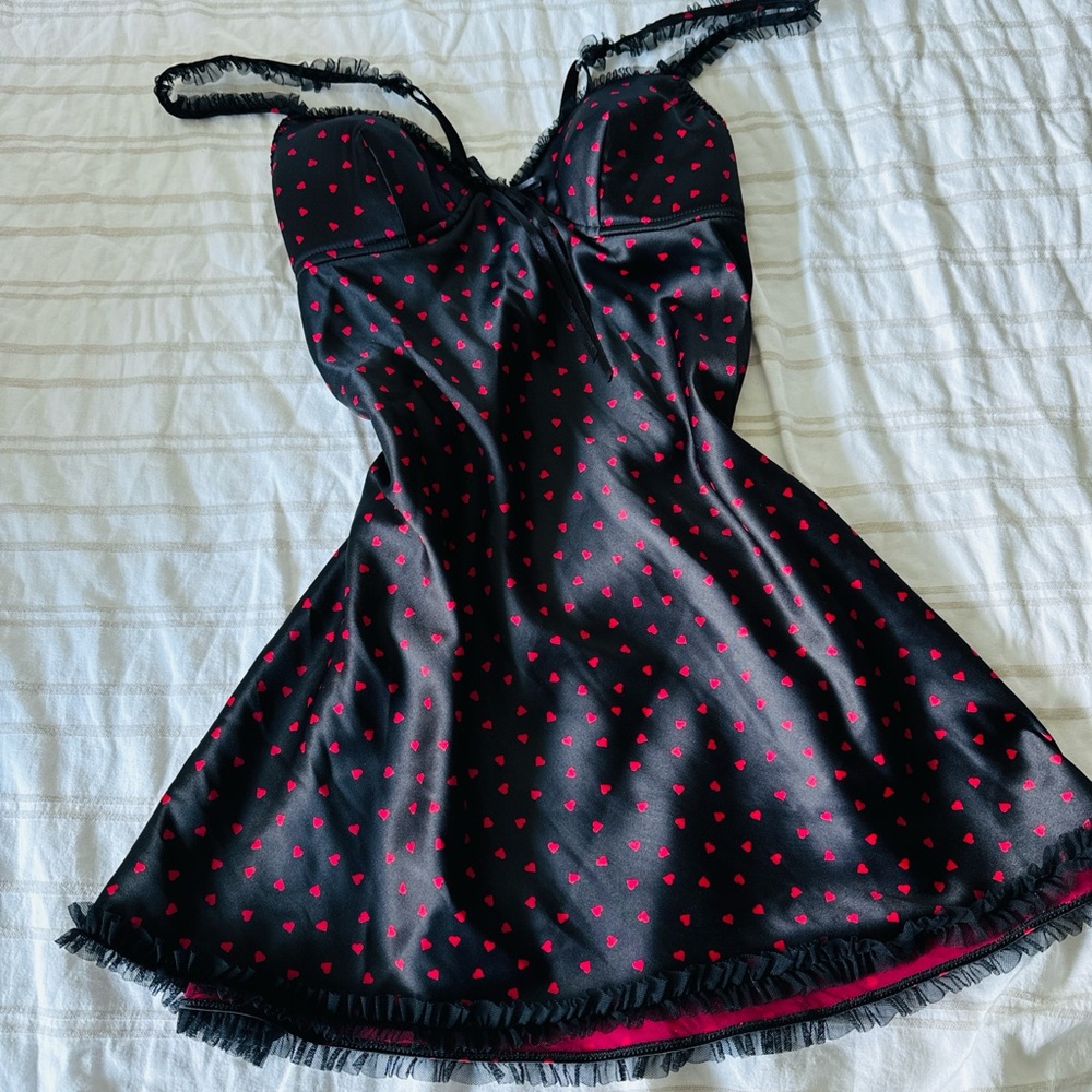 Mini dress printed with hearts. Very dolly like 🌹